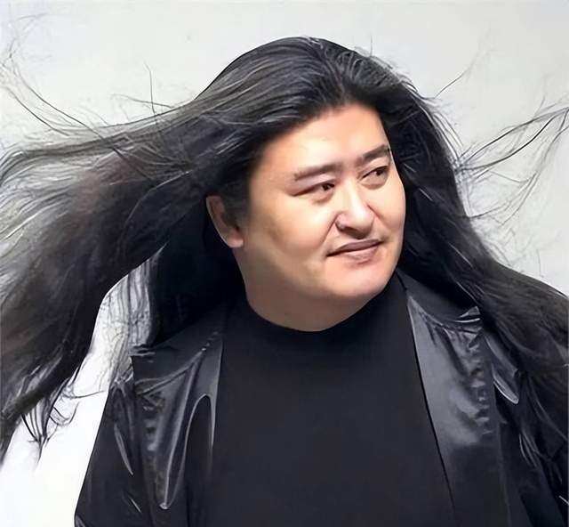 著名音乐家刘欢去世，享年63岁！《好汉歌》《弯弯的月亮》《我和你》成为一代人记忆